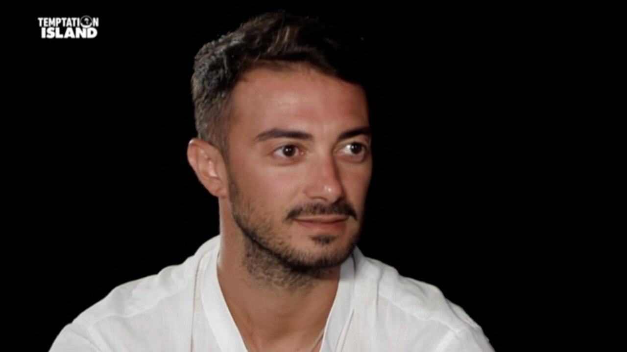 Temptation Island, doccia fredda per Antonio: la fidanzata Nadia 'dorme' con un Tentatore (VIDEO)