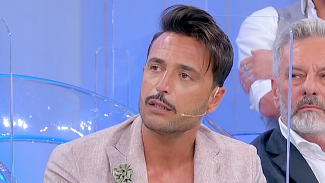 Uomini e Donne, il tronista Gianluca contro Armando Incarnato: "Sei un poveraccio"