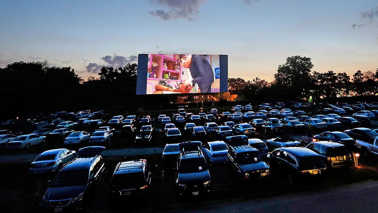Batterie auto a terra nei drive-in americani: gli spettatori non sanno spegnere i fari