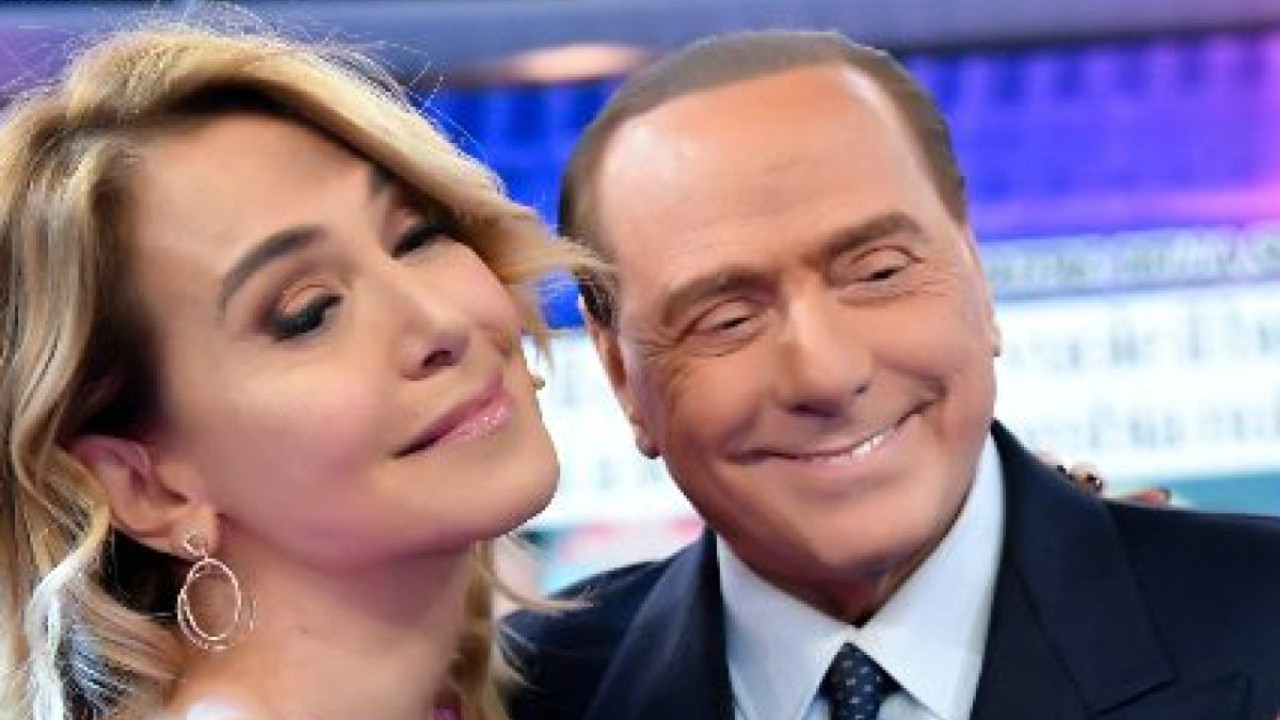 Barbara d'Urso rivela il suo Orientamento Politico: "Berlusconi lo sa benissimo"