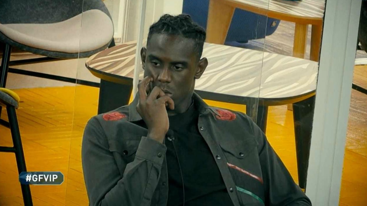 Grande Fratello Vip: Enock Barwuah caccia via dal suo letto Myriam Catania, ecco cosa è successo tra i due gieffini