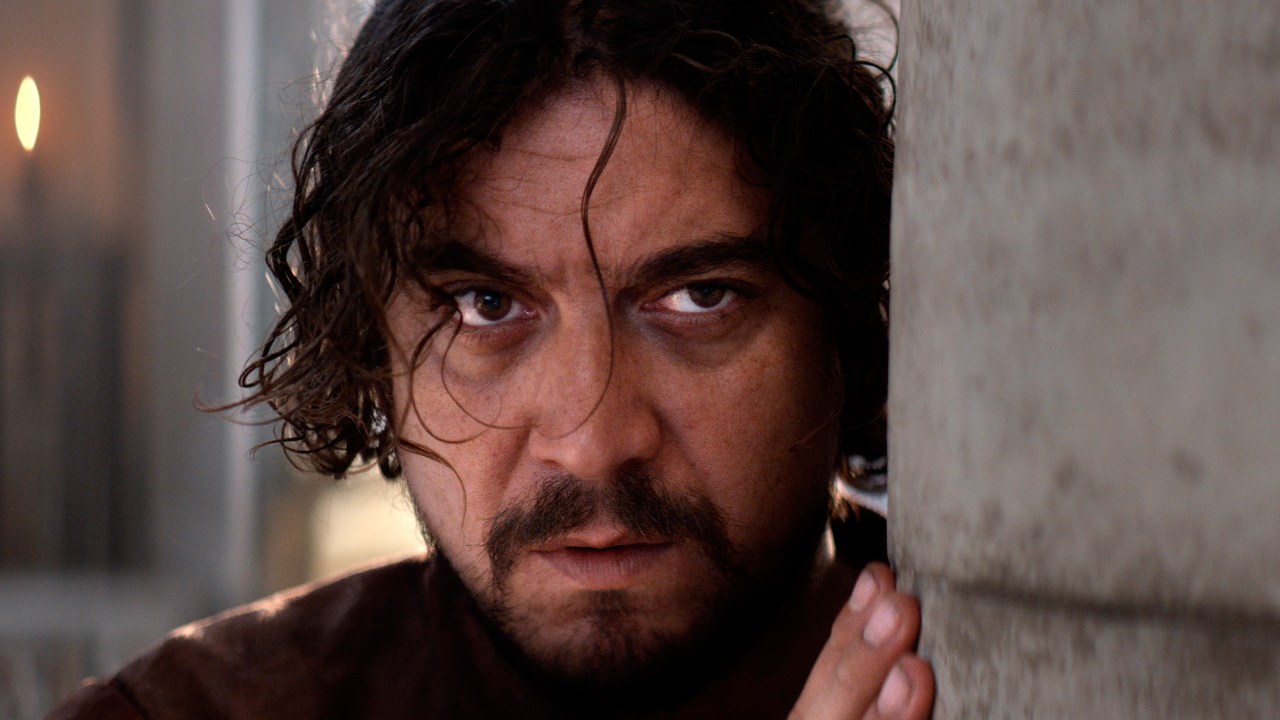 Riccardo Scamarcio è Caravaggio nel nuovo film di Michele Placido