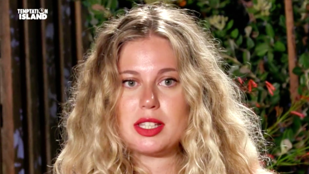 Temptation Island, "Sbattimi al muro": Serena dimentica Davide e perde la testa per il Tentatore (VIDEO)