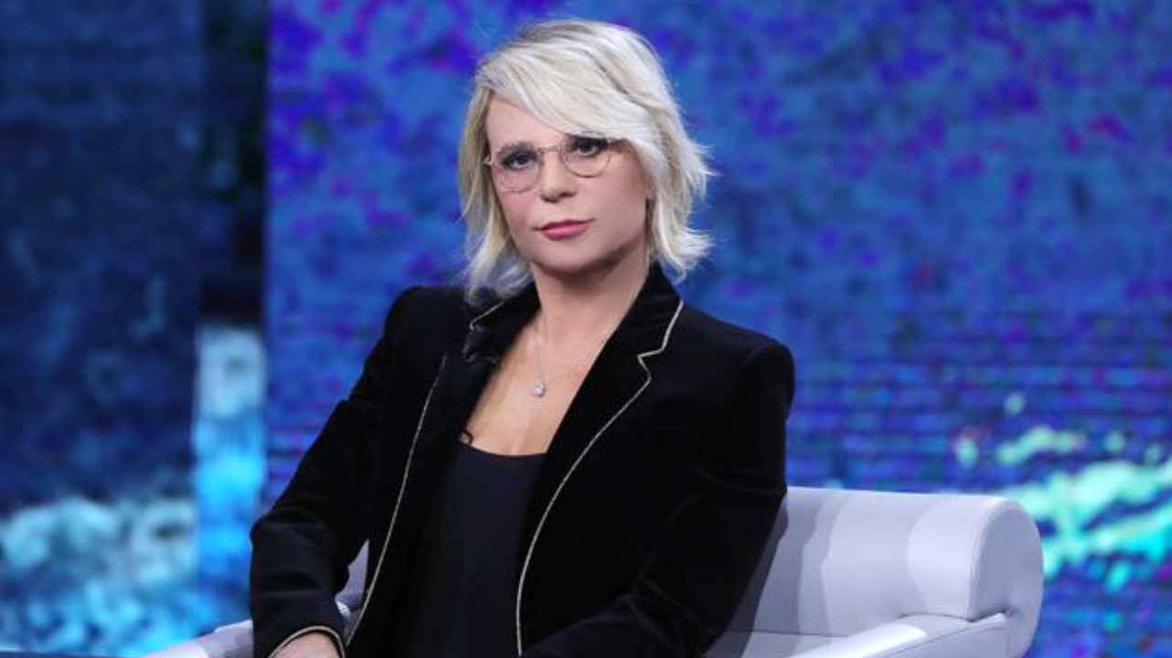 Grande Fratello Vip, Maria De Filippi rompe il silenzio sull'AresGate: "Mi dispiace che..."