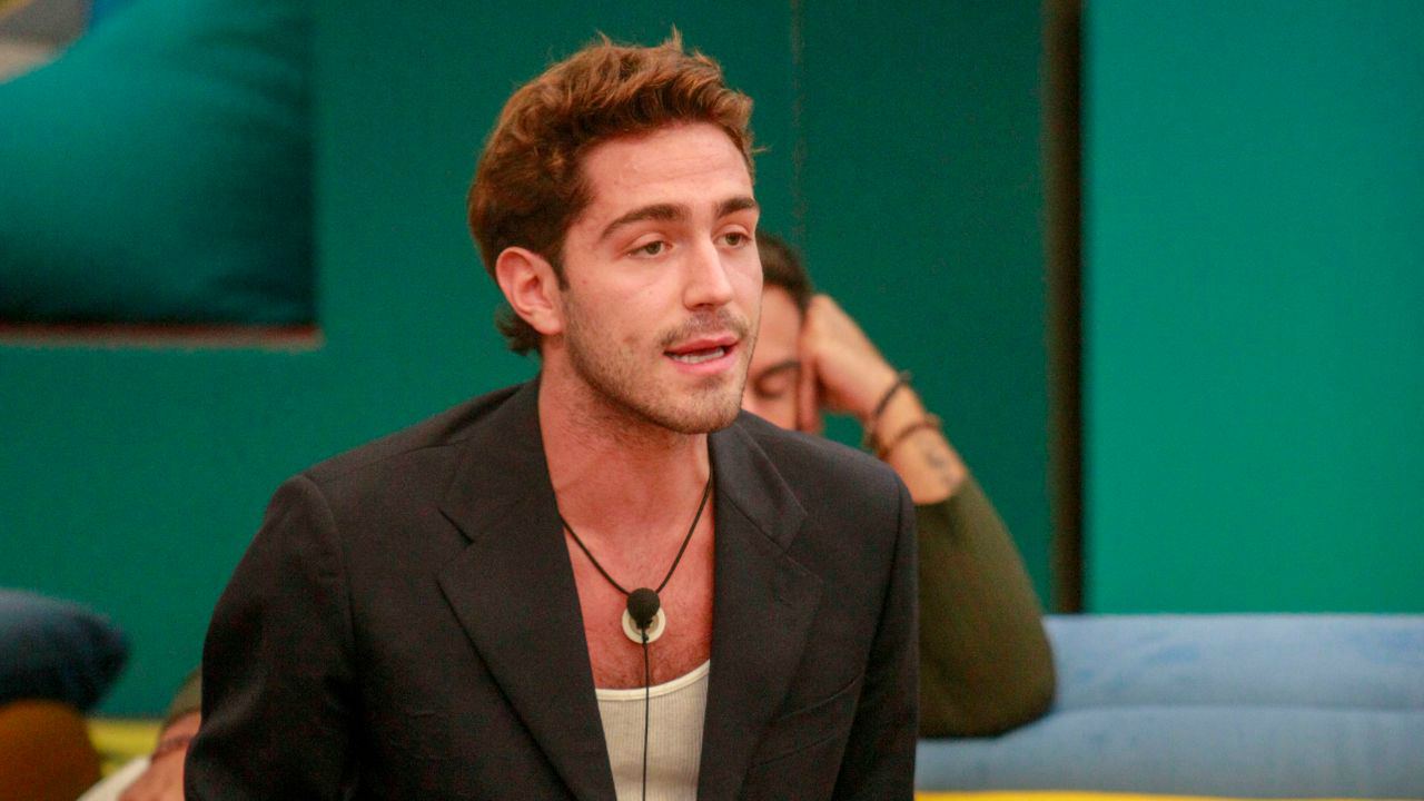 Grande Fratello Vip, Tommaso Zorzi, piange, offende Pupo e minaccia di andarsene