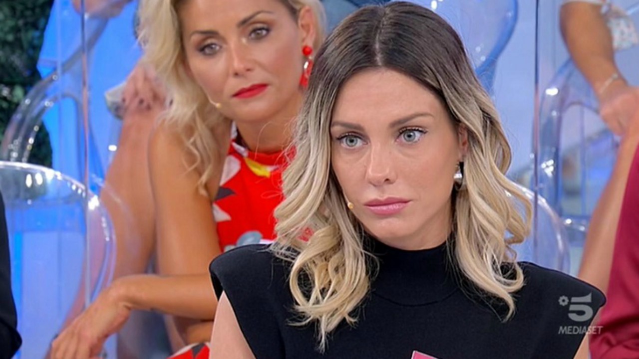 Uomini e Donne, Lucrezia rifiuta un nuovo cavaliere: "È già difficile con Gianluca e Armando"