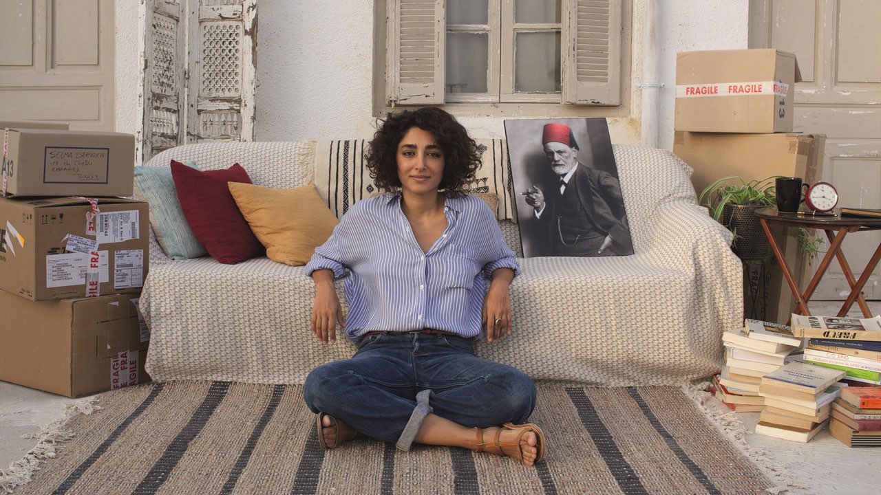 Un divano a Tunisi: esce al cinema la divertente commedia tra psicoanalisi e cultura araba