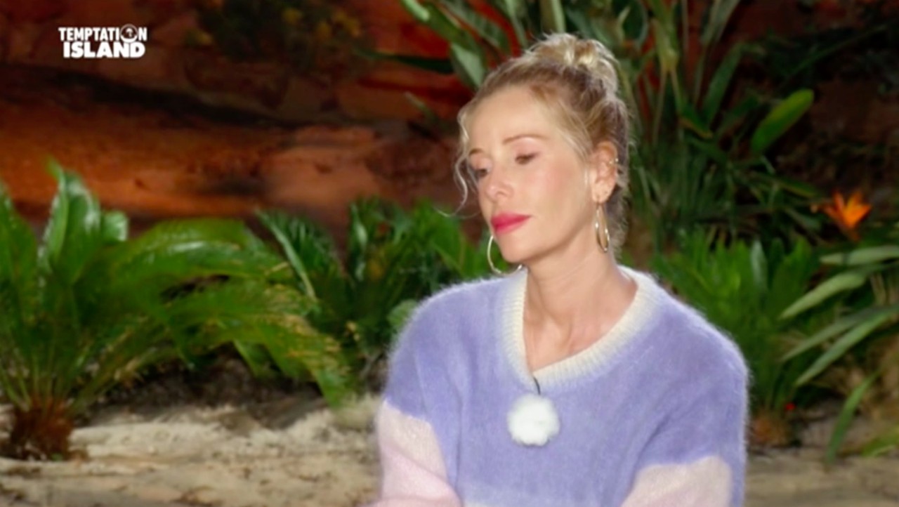Temptation Island travolto dalle polemiche: Alessia Marcuzzi costretta ad intervenire