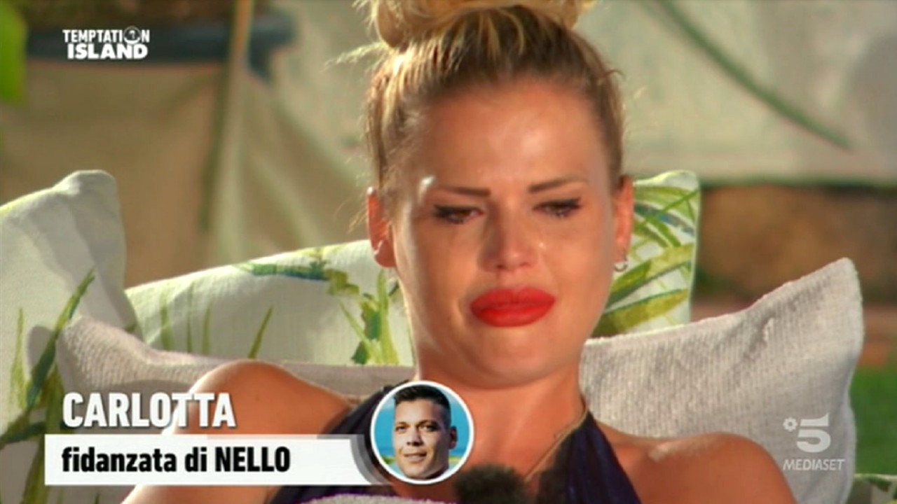 Temptation Island, pianto disperato per Carlotta: Nello l'ha tradita con Benedetta? (VIDEO)