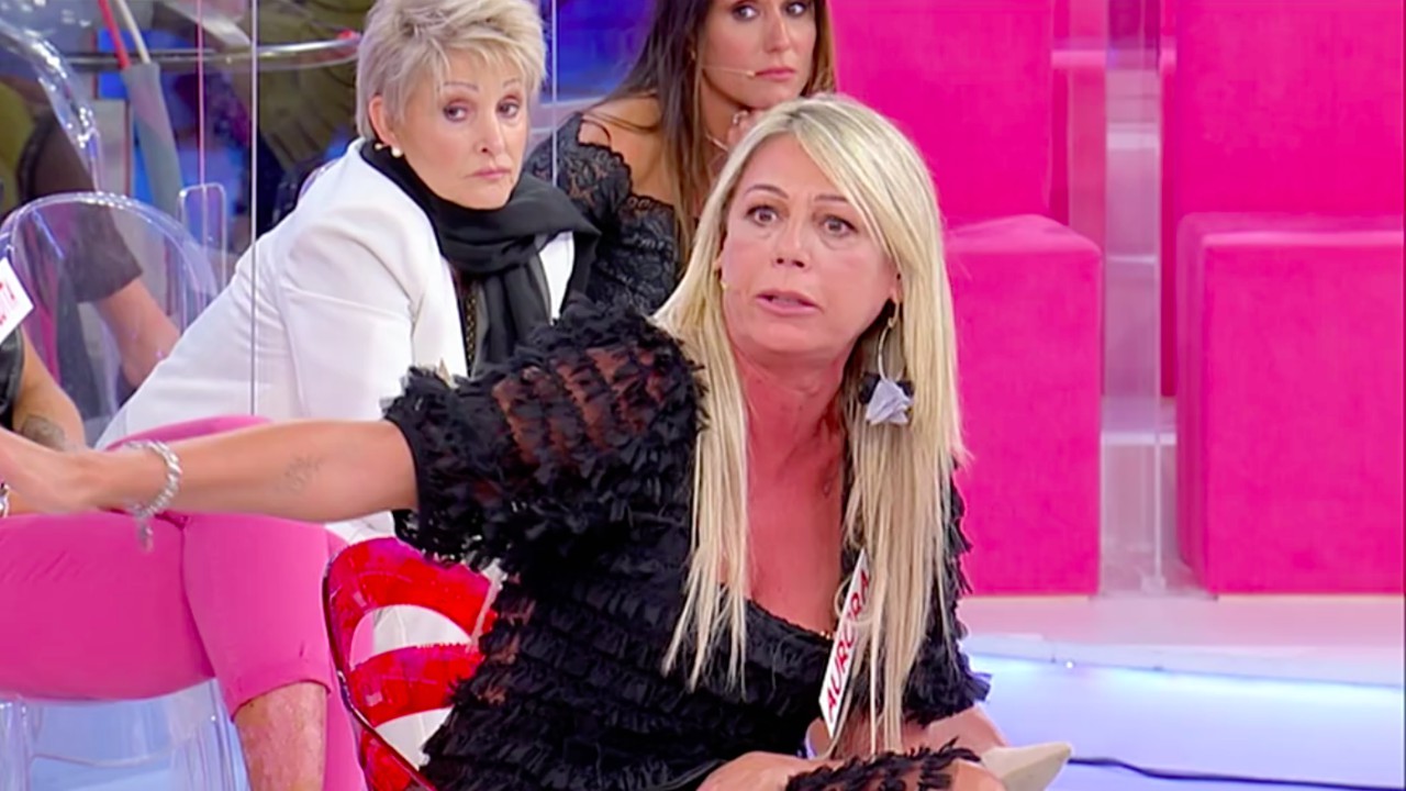 Uomini e Donne, "Sei una lavandaia": Aurora Tropea si scaglia contro Armando Incarnato