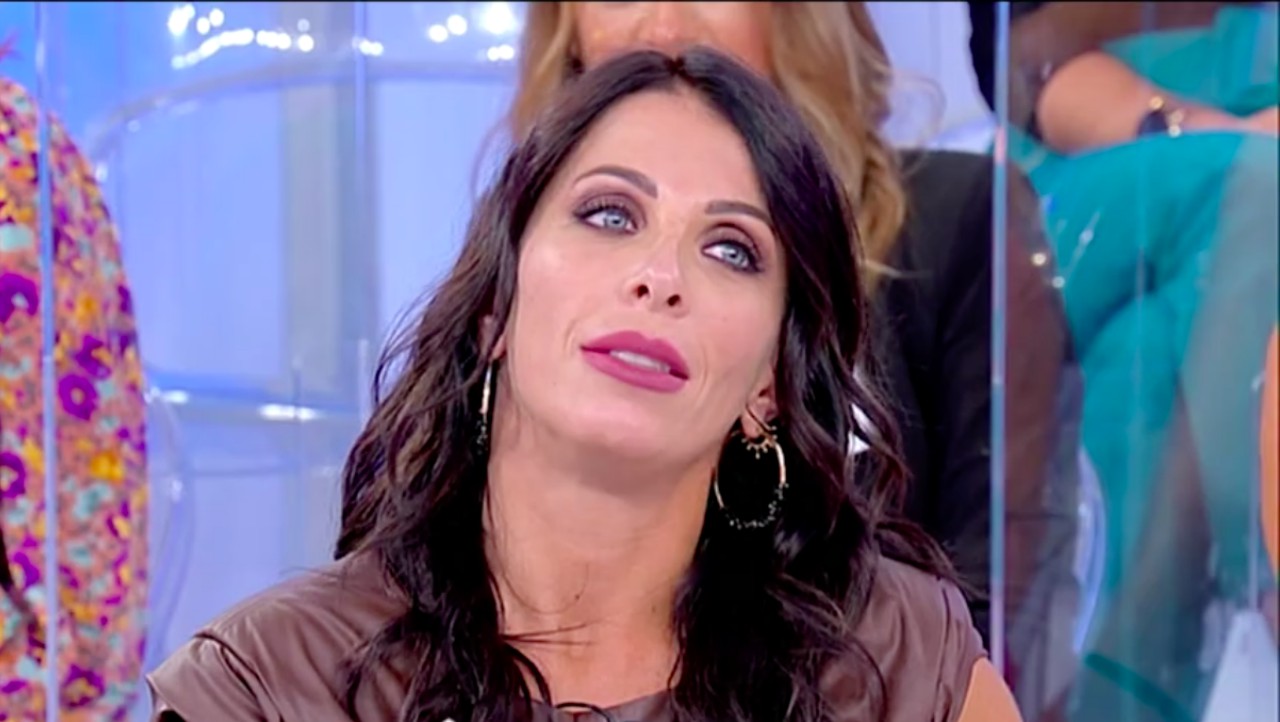 Uomini e Donne, "Non lo hai neppure guardato in faccia": Maria De Filippi riprende duramente Valentina Autiero