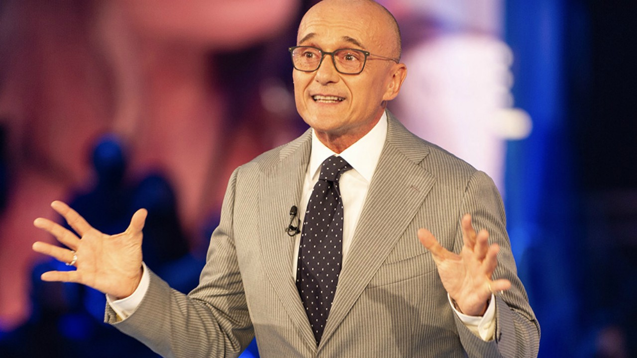 Grande Fratello Vip, l'annuncio di Alfonso Signorini: "A dicembre entreranno 7-8 nuovi concorrenti. Ecco perché"