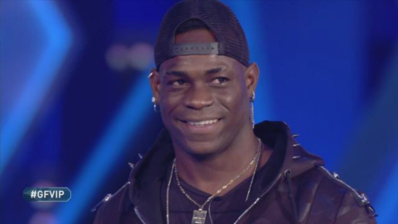 Grande Fratello Vip: bufera su Mario Balotelli per una frase sessista, sotto accusa anche Alfonso Signorini, VIDEO