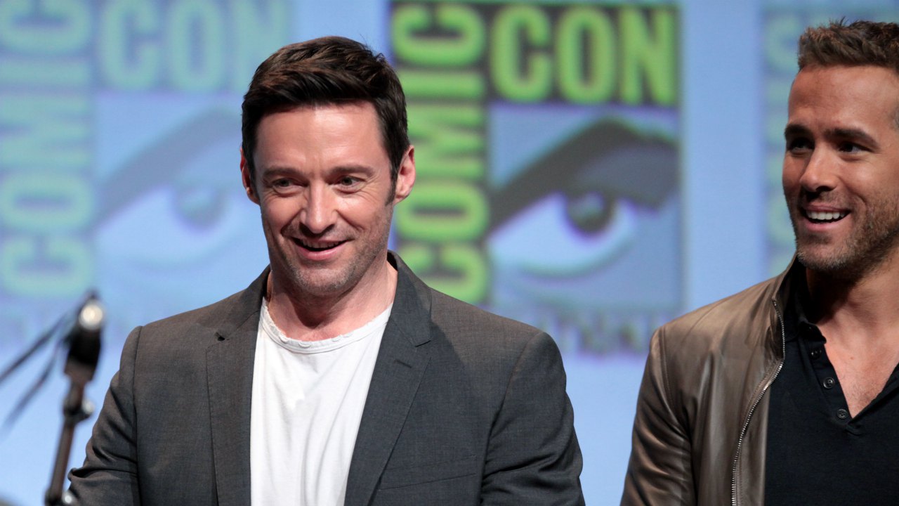 Hugh Jackman contro Ryan Reynolds: continuano i buffi sfottò tra i due attori