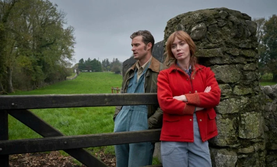 Emily Blunt e Jamie Dornan amanti irlandesi nel trailer del film romantico Wild Mountain Thyme