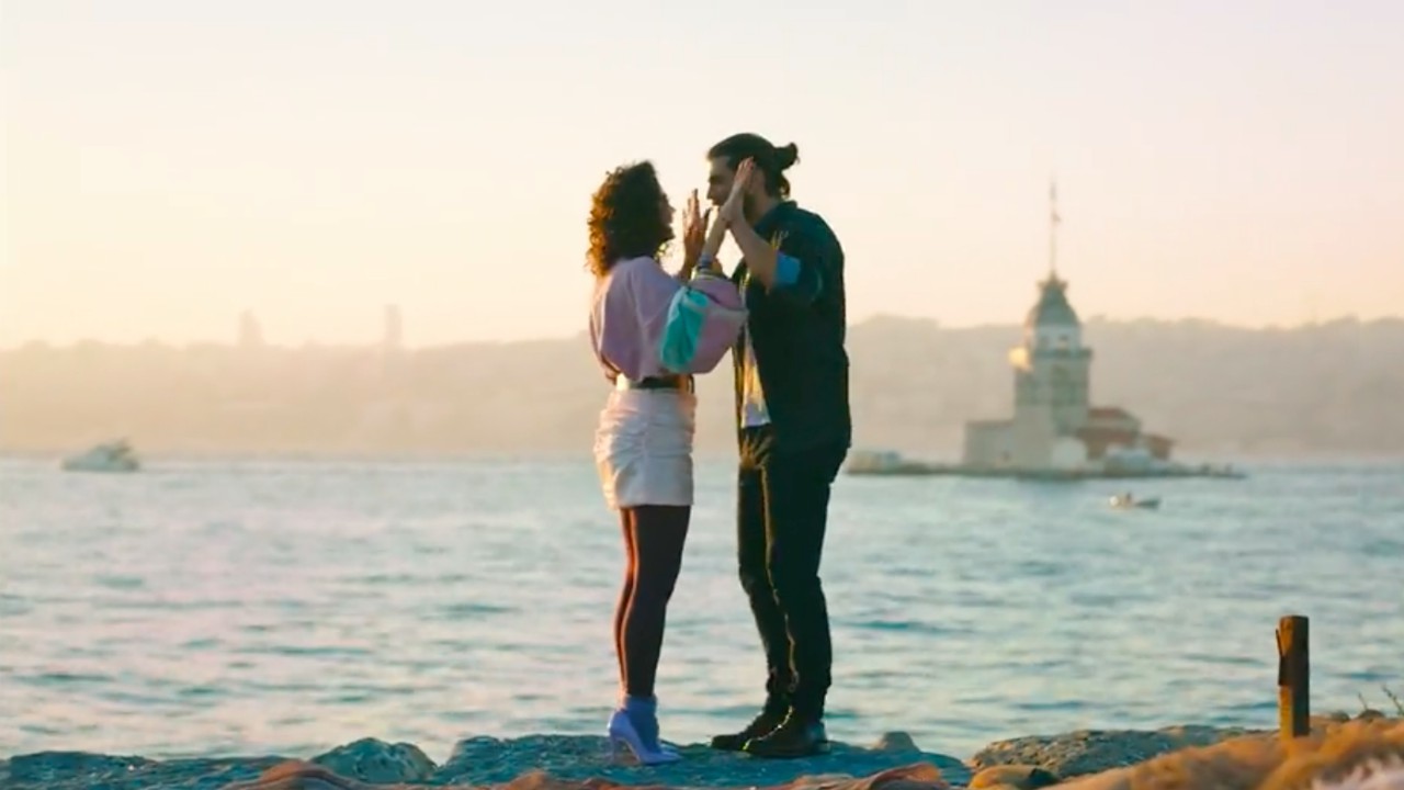 Daydreamer, Can e Sanem avvistati in un luogo Romantico di Istanbul...