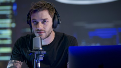 Il talento del calabrone: intervista a Lorenzo Richelmy, attore in ascolto, viaggiatore e… bombo