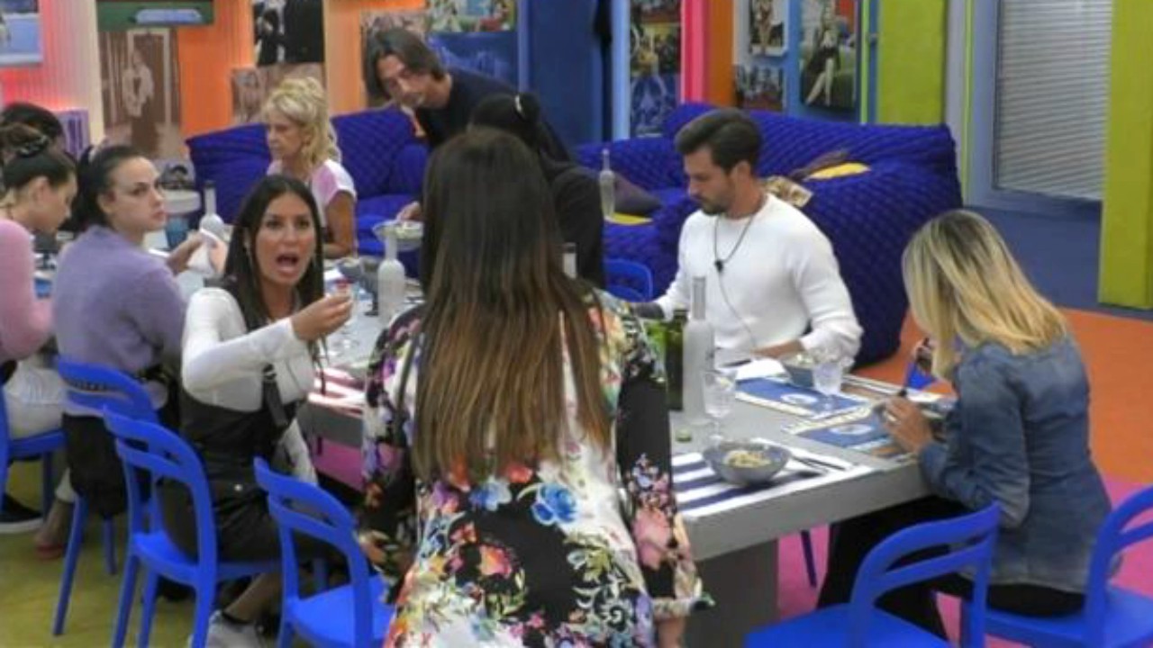 Grande Fratello Vip: Elisabetta Gregoraci perde il controllo contro Selvaggia Roma, lite furibonda nella Casa (VIDEO)