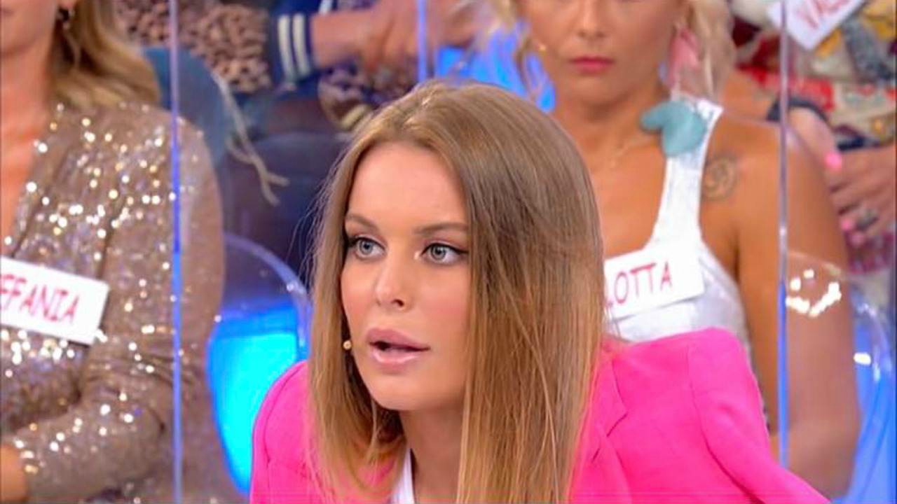 Uomini e Donne: "Le ho inviato una Canzone sconcia", Sophie Codegoni scioccata