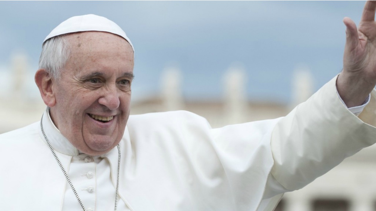 Papa Francesco risponde alla pandemia con un libro, Ritorniamo a sognare