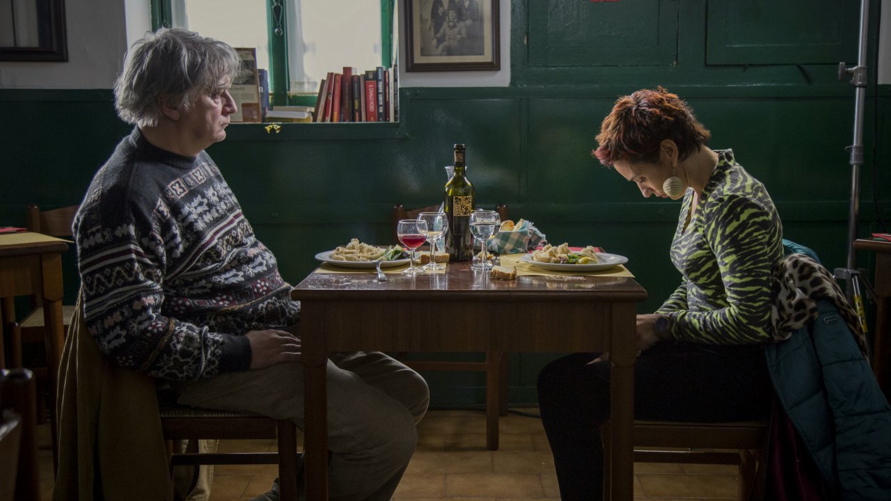 Il buco in testa: recensione del film di Antonio Capuano con Teresa Saponangelo