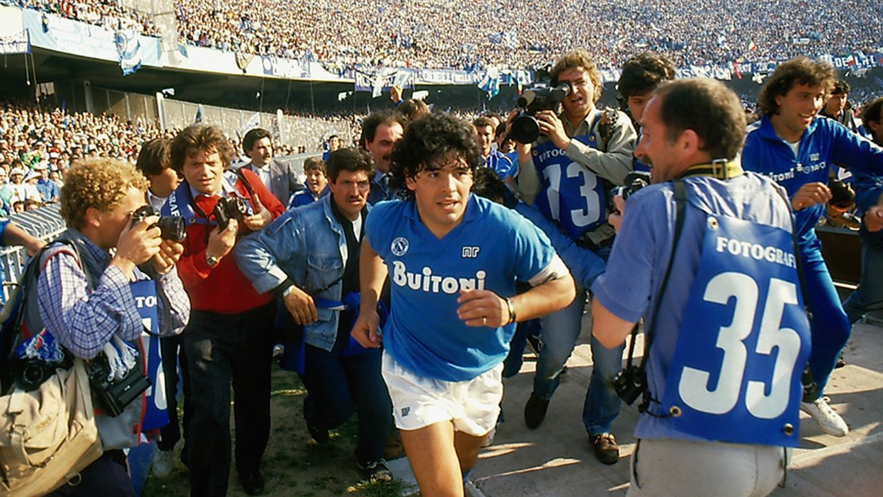 Diego Maradona di Asif Kapadia stasera su Rai 3 al posto del programma di Massimo Ranieri