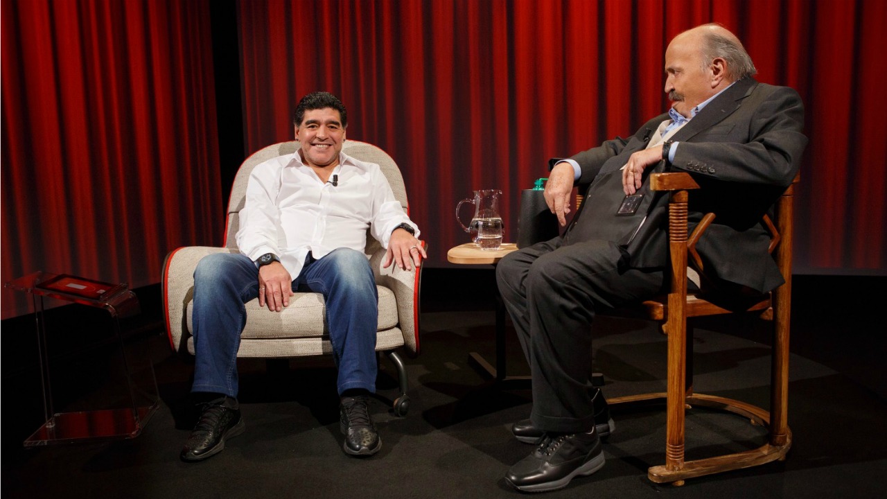 L’intervista di Maurizio Costanzo con Maradona: stasera l’ultima intervista italiana al Pibe de oro