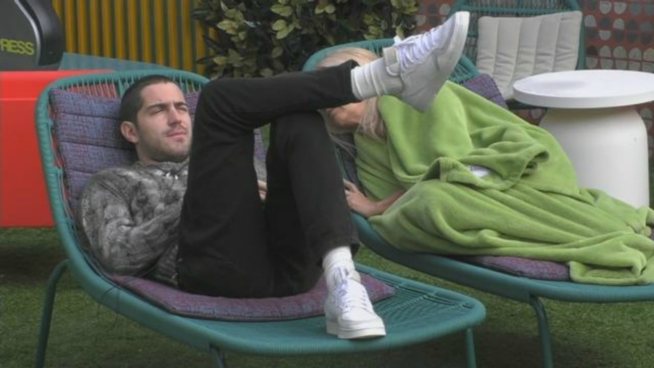 Grande Fratello Vip, Maria Teresa Ruta durissima su Tommaso Zorzi che sbotta: "Ride per coprire le sue cattiverie" (VIDEO)