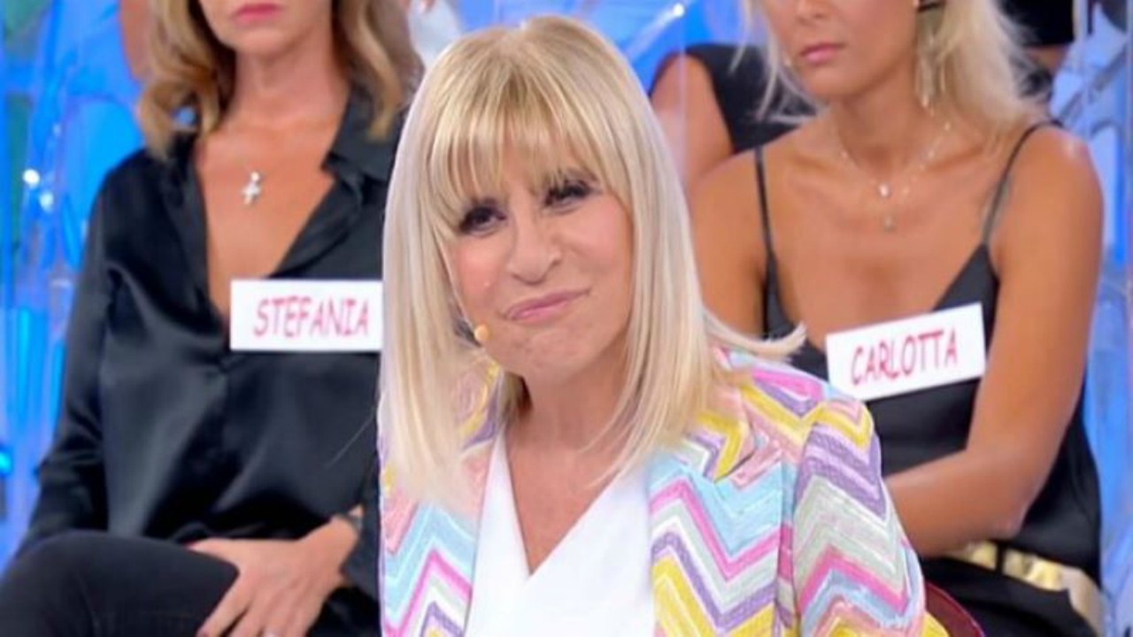 Uomini e Donne in onda oggi su Canale 5: Gemma Galgani conquista Biagio e bacia Maurizio