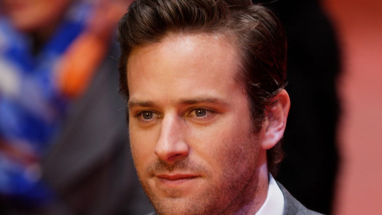 Armie Hammer lascia Shotgun Wedding a causa dell'odio online
