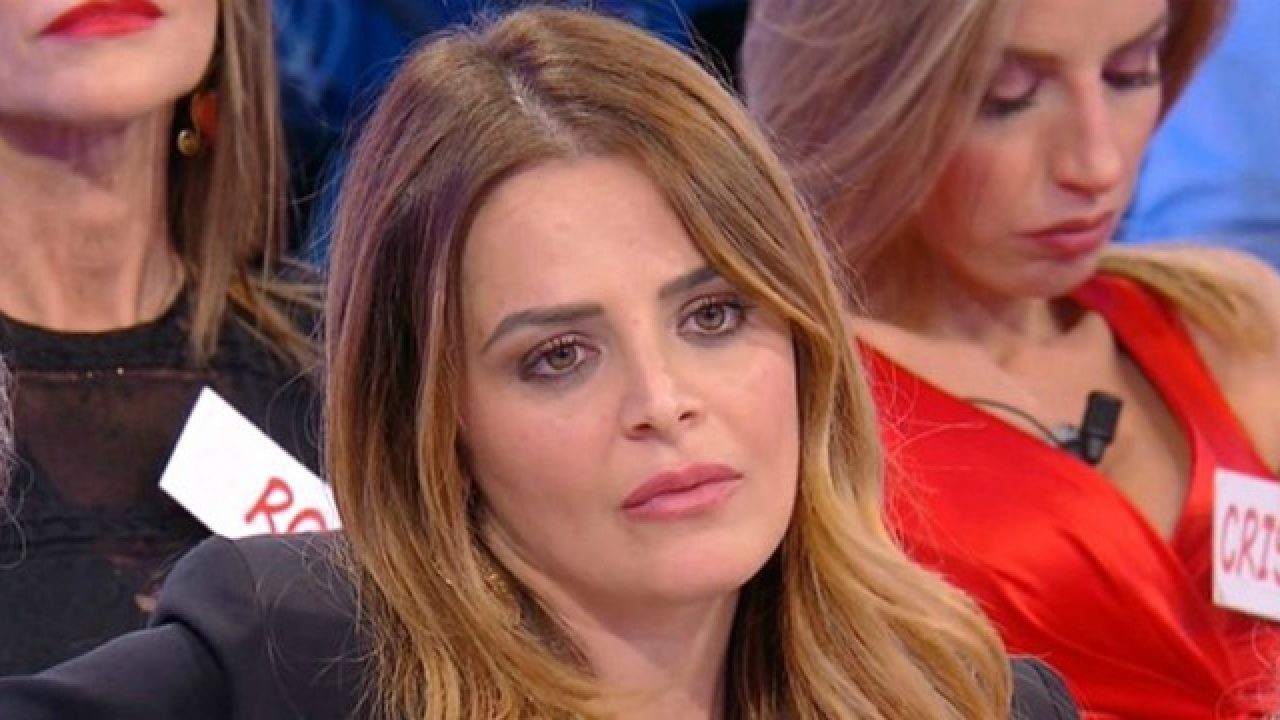 Uomini e Donne, "Michele sei un grande str***o, mi fai schifo": Roberta Di Padua fuori controllo