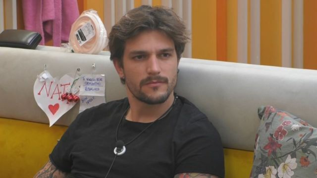 Grande Fratello Vip, Andrea Zelletta furioso dopo l'annuncio del prolungamento del reality: "Diteci la ca**o di verità"