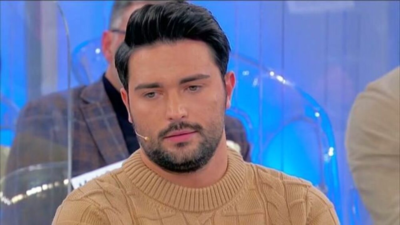 Uomini e Donne, Anticipazioni: Davide Donadei in lacrime per Beatrice, Sophie Codegoni spiazza Matteo