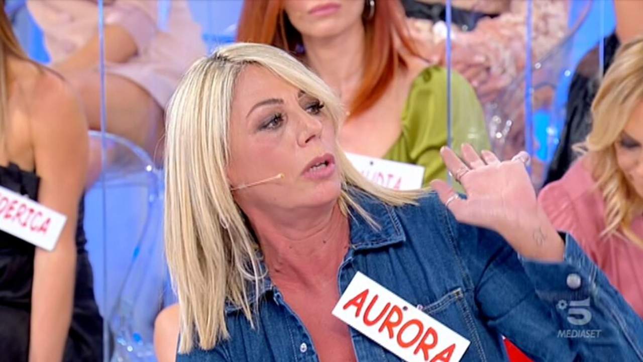 Uomini e Donne, anticipazioni puntata: Aurora sotto accusa per dei filmini hot