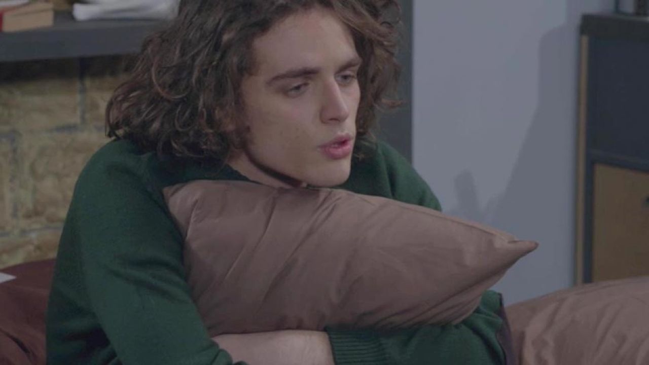 Un Posto al Sole Anticipazioni 26 gennaio 2021: Torna Vicky Beef? Vittorio davanti a un bivio