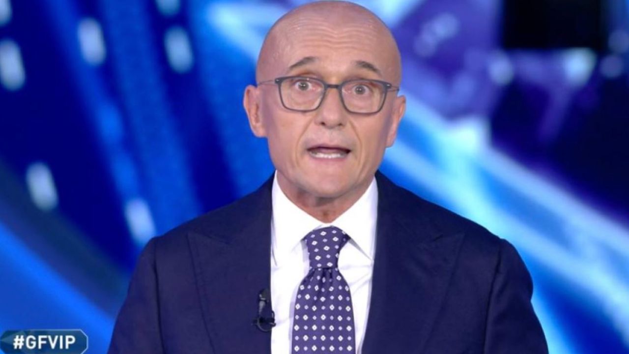 Grande Fratello Vip, Alfonso Signorini commenta l'incontro tra Zorzi e Oppini: "I miei autori perplessi "