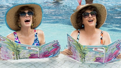 Barb & Star Go to Vista del Mar: la pazza vacanza di Kristen Wiig e Annie Mumolo nel trailer del film 
