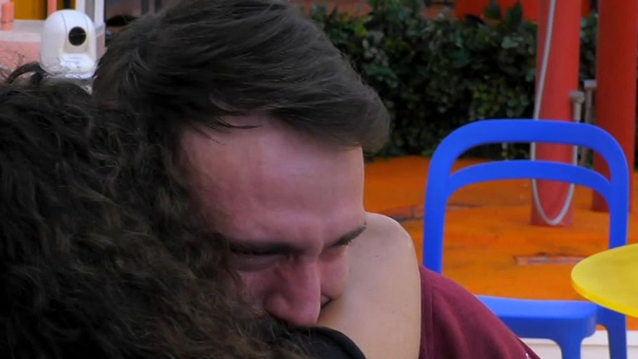 Grande Fratello Vip, Andrea Zenga ancora in lacrime dopo l'incontro con il padre Walter