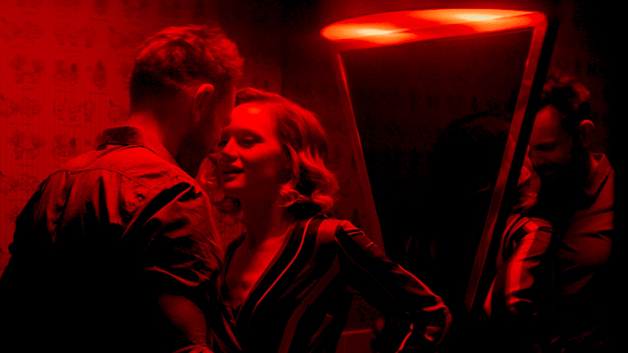 Un thriller travestito da commedia nera romantica: il primo trailer di Happily