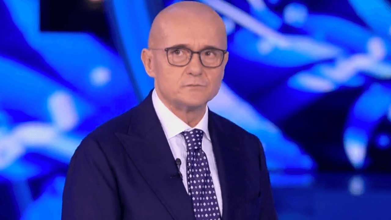 Grande Fratello Vip, la rivelazione di Alfonso Signorini su Antonella Elia: "Mi sono vergognato di..."