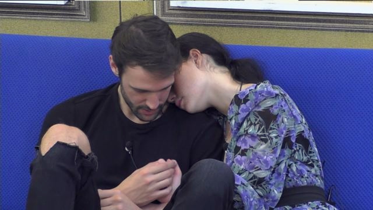 Grande Fratello Vip, Rosalinda Cannavò scrive una lettera per Andrea Zenga, lui ammette: "Con lei è diverso"
