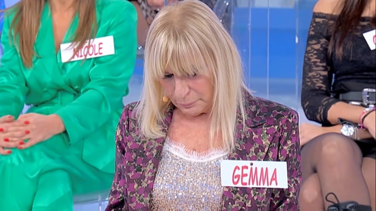Uomini e Donne in onda oggi su Canale 5: Gemma delusa da Maurizio, lo scherzo di Tina Cipollari
