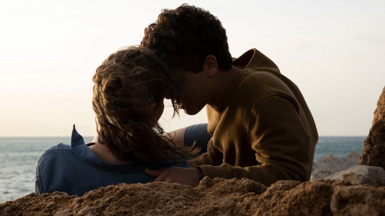 Sulla stessa onda: il trailer italiano ufficiale del nuovo film Netflix