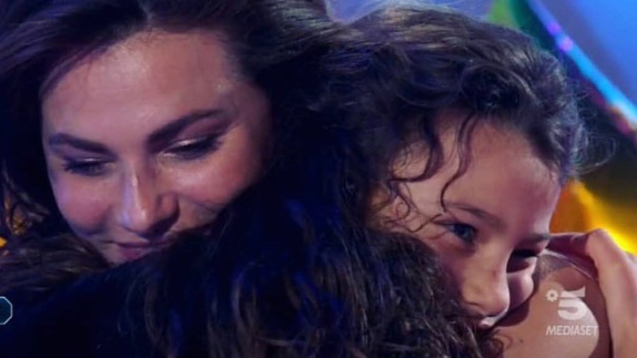 Grande Fratello Vip, Dayane Mello riabbraccia la piccola Sofia: "Non lasciarmi mai più" (VIDEO)