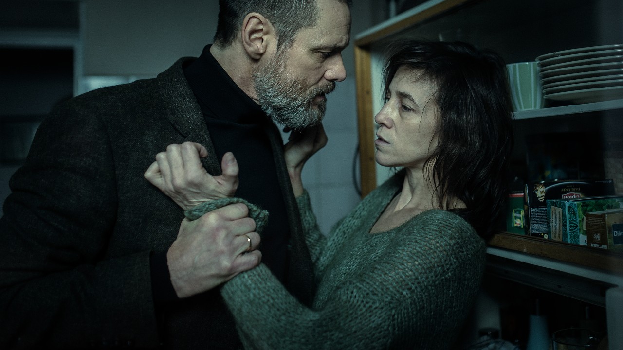Jim Carrey e Charlotte Gainsbourg su Prime Video col thriller Dark Crimes