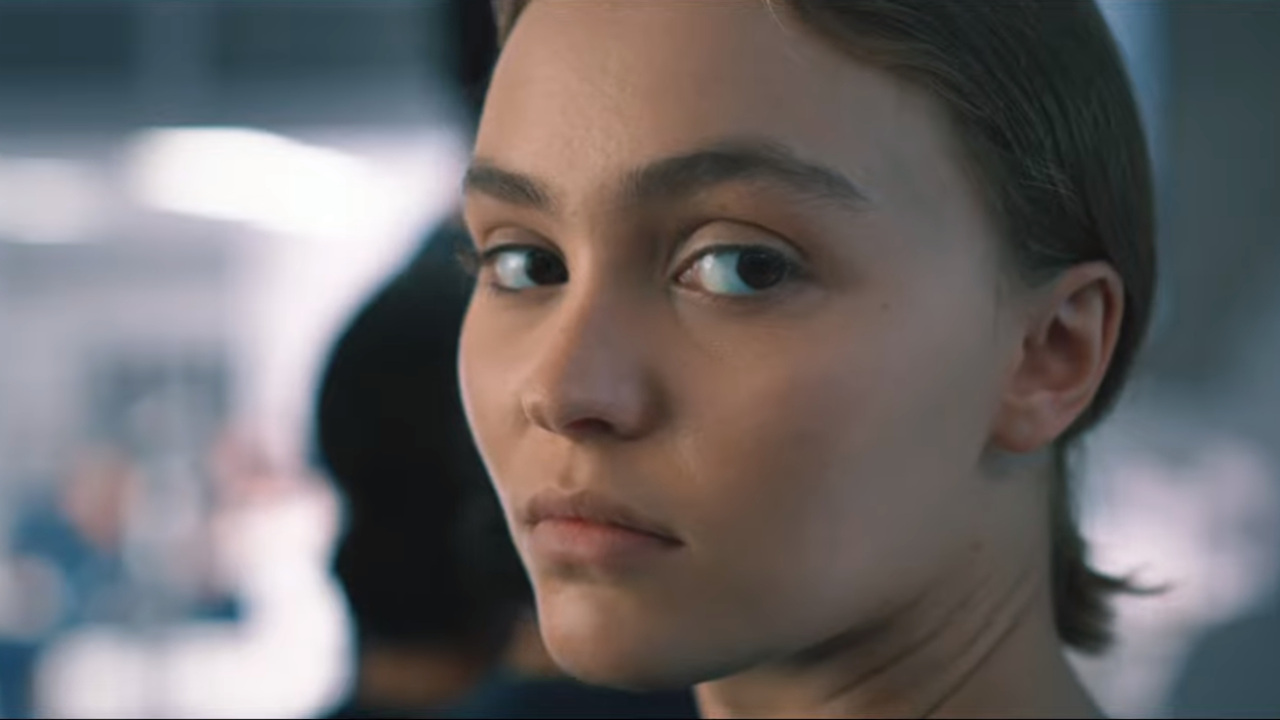 Voyagers: Tye Sheridan e Lily-Rose Depp nel bizzarro trailer del film di fantascienza