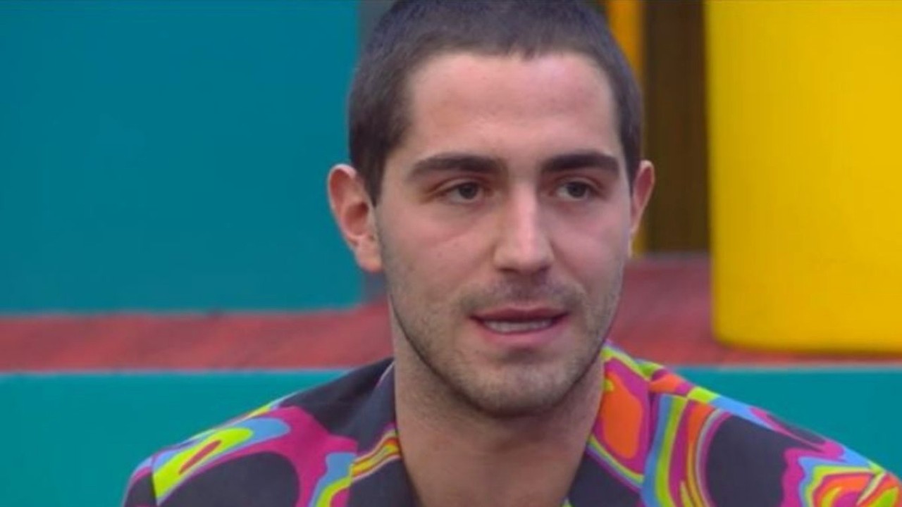 Grande Fratello Vip, Tommaso Zorzi scopre tutte le Critiche grazie alla sorella Gaia: la reazione
