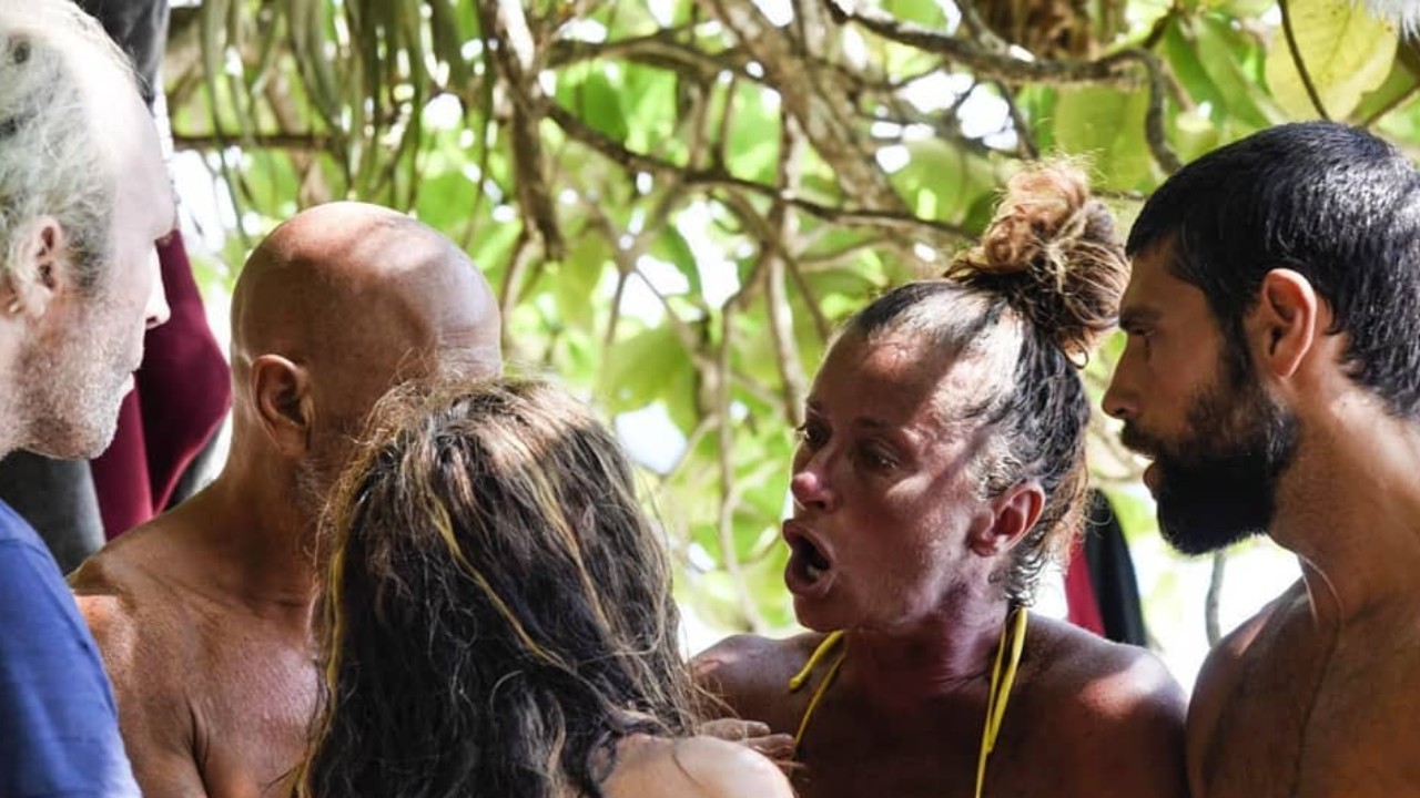 Isola dei Famosi: Fariba Tehrani smaschera i naufraghi, l'ira di Gilles Rocca e Valentina Persia (VIDEO)