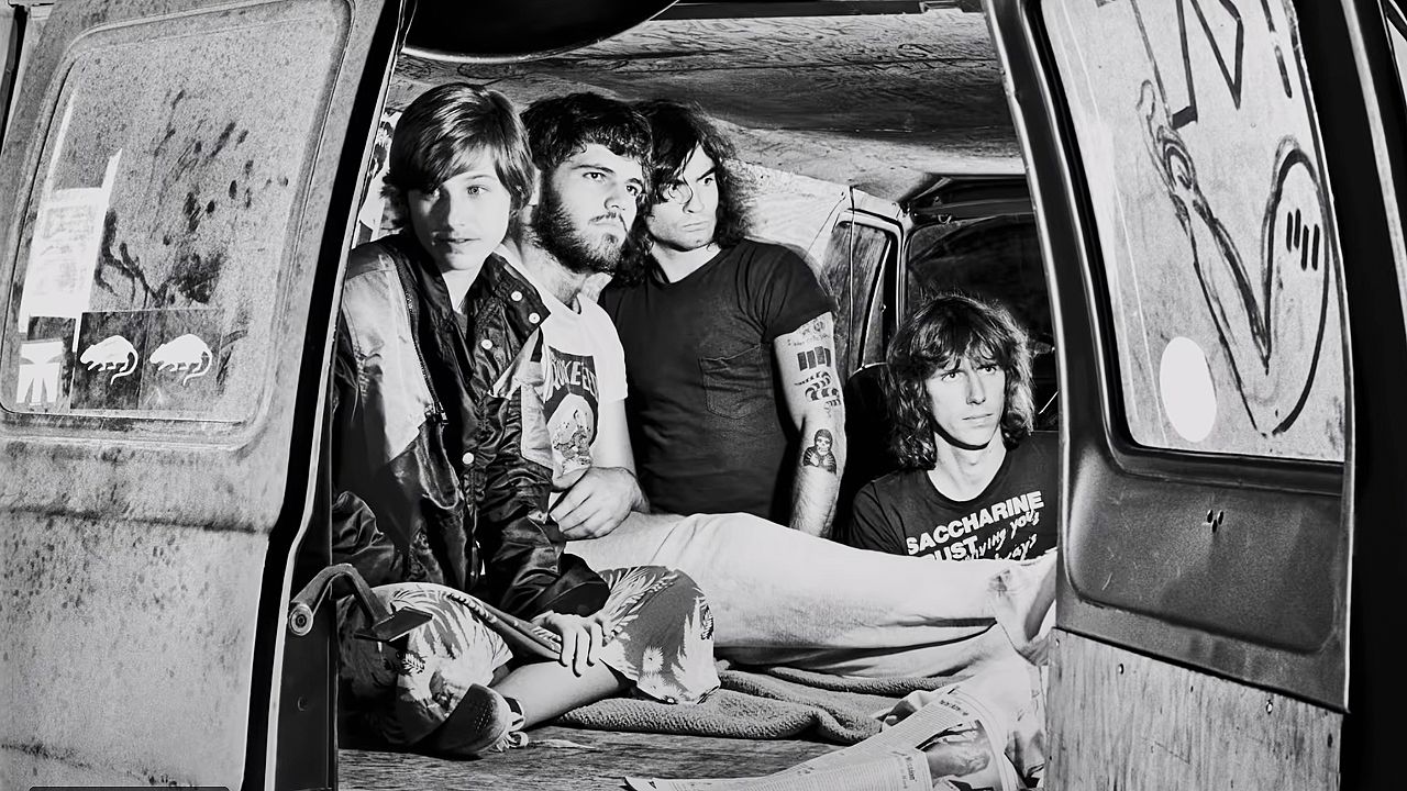 What Drives Us: il trailer del documentario di Dave Grohl sul romanticismo dei rock tour in van