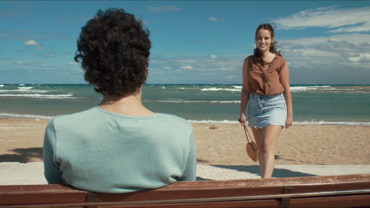 Di notte, Sul mare: giovedì 29 su RaiPlay il crime movie/dramma sentimentale di Francesca Schirru